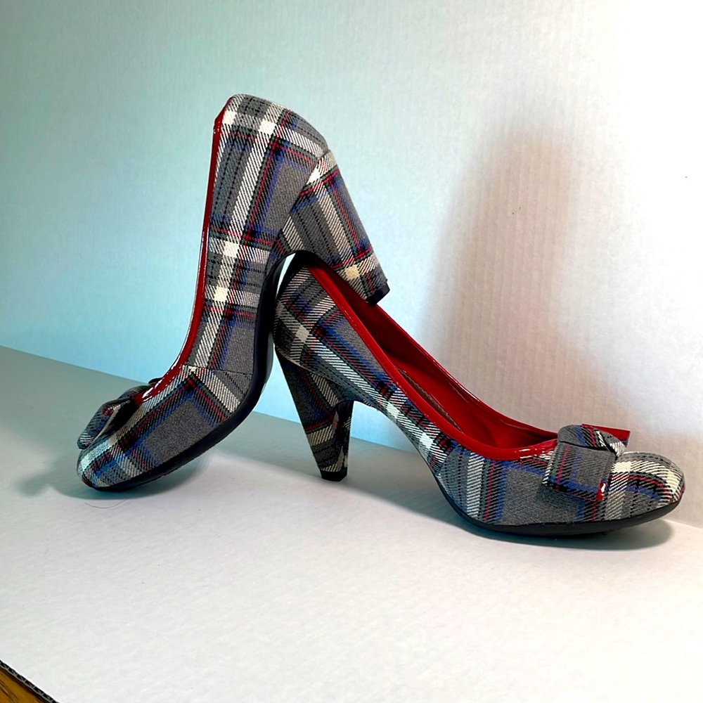 Gianni Bini plaid heels ((used).  Size 8